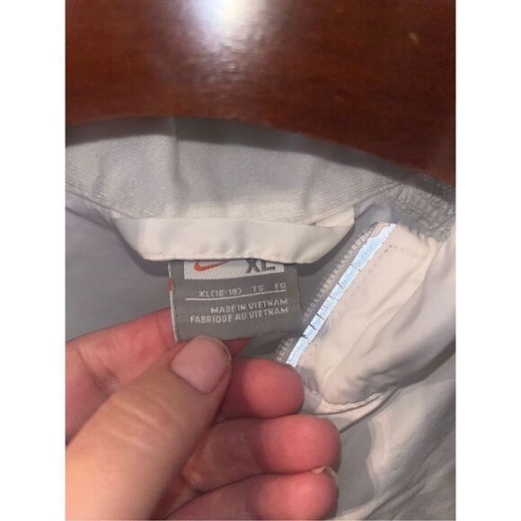 Nike Women's Windbreaker Zip Up Jacket Size XL White - Picture 7 of 9